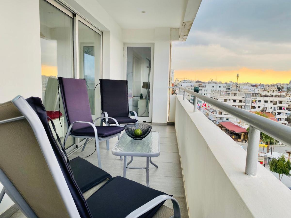 Panoramic Seaside Getaway, 2-Br Penthouse Lägenhet Larnaca Exteriör bild
