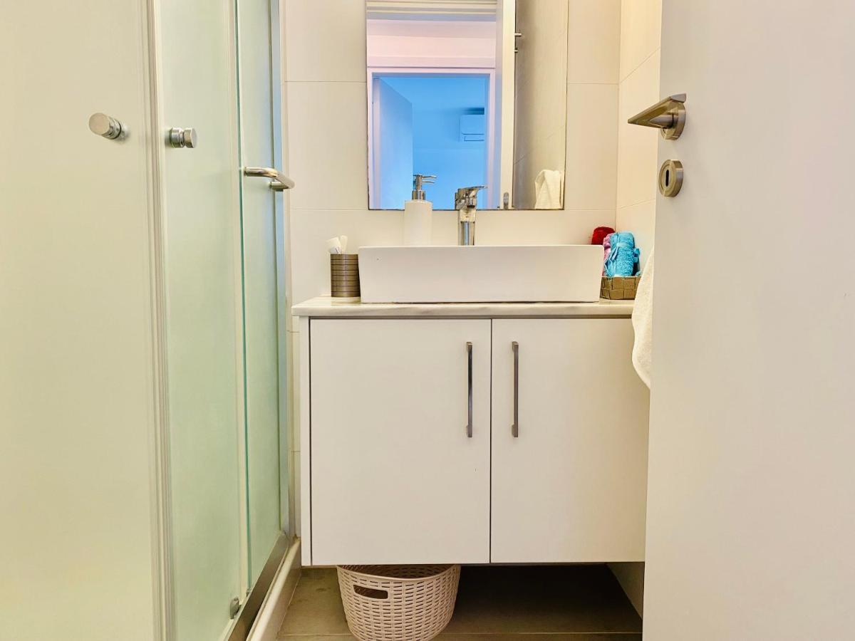 Panoramic Seaside Getaway, 2-Br Penthouse Lägenhet Larnaca Exteriör bild