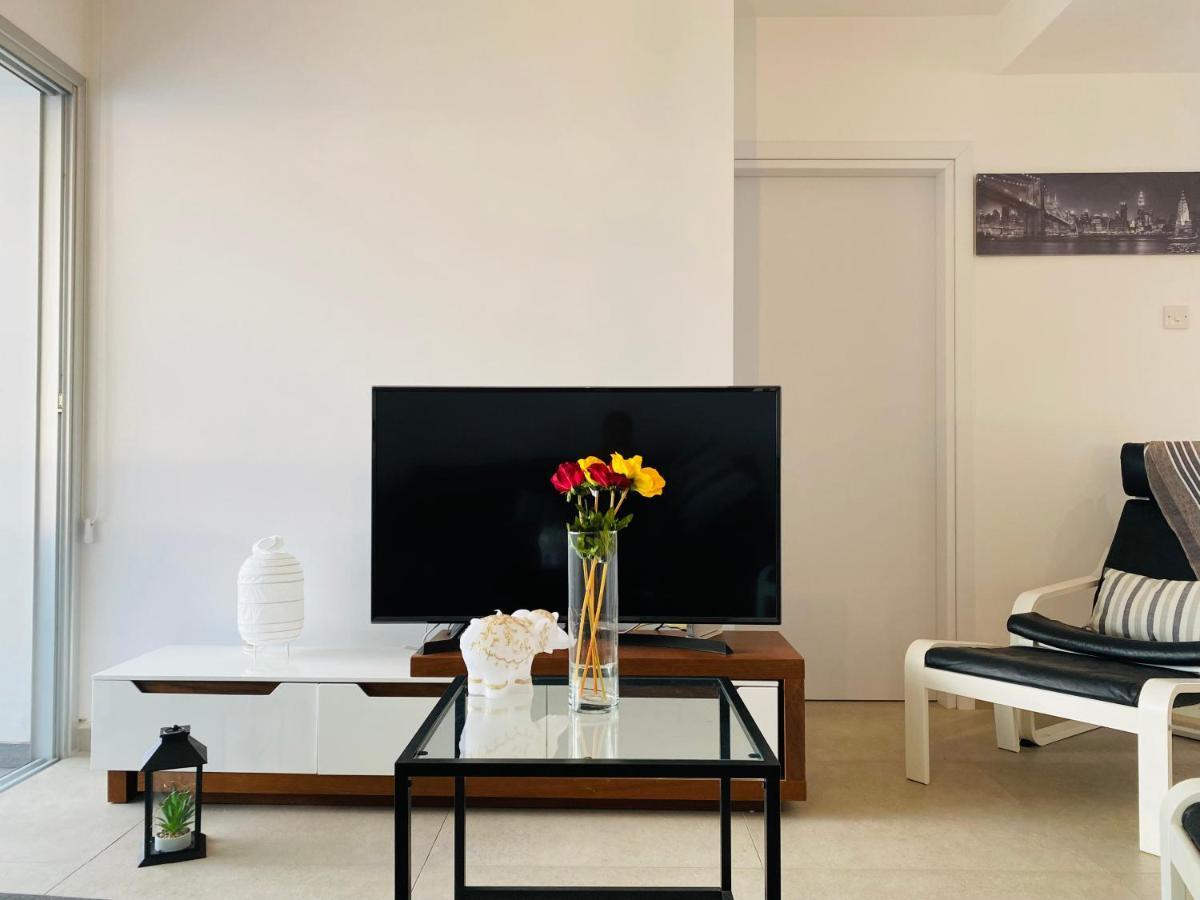 Panoramic Seaside Getaway, 2-Br Penthouse Lägenhet Larnaca Exteriör bild