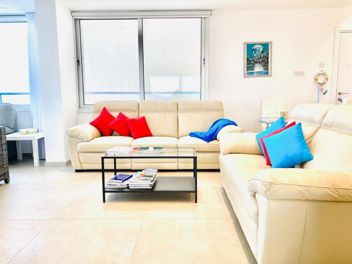 Panoramic Seaside Getaway, 2-Br Penthouse Lägenhet Larnaca Exteriör bild