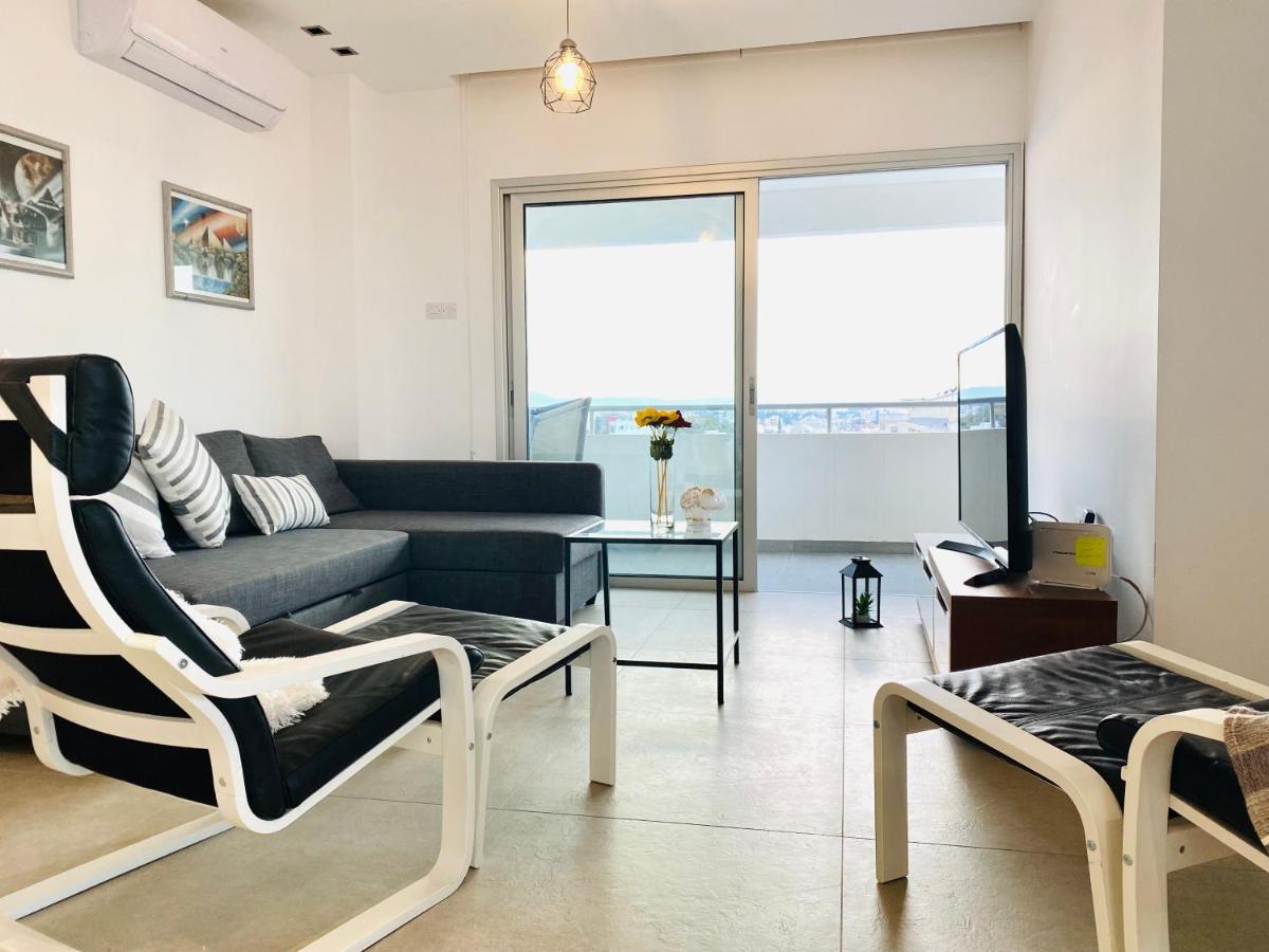 Panoramic Seaside Getaway, 2-Br Penthouse Lägenhet Larnaca Exteriör bild
