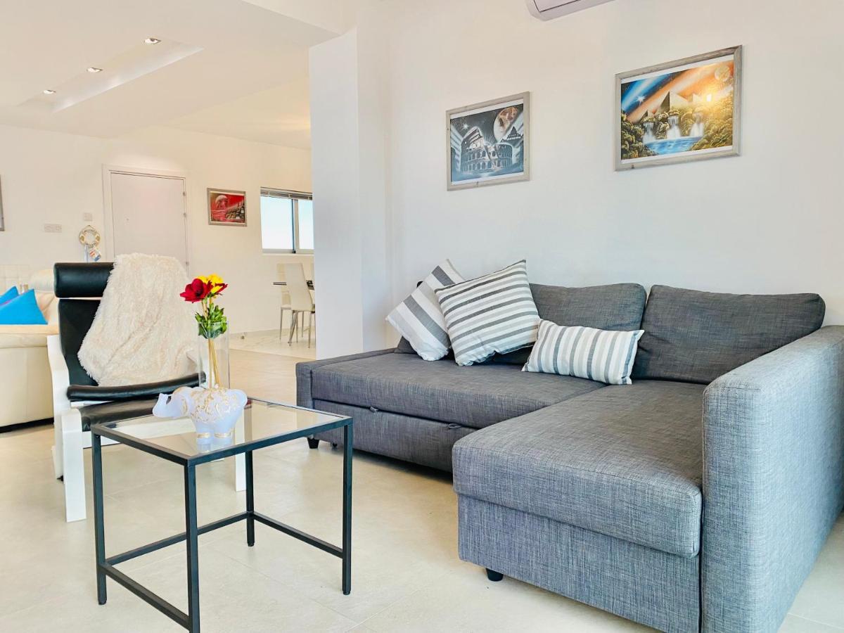Panoramic Seaside Getaway, 2-Br Penthouse Lägenhet Larnaca Exteriör bild