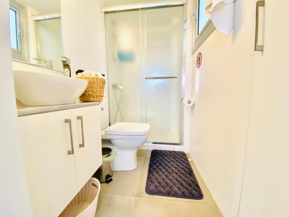 Panoramic Seaside Getaway, 2-Br Penthouse Lägenhet Larnaca Exteriör bild