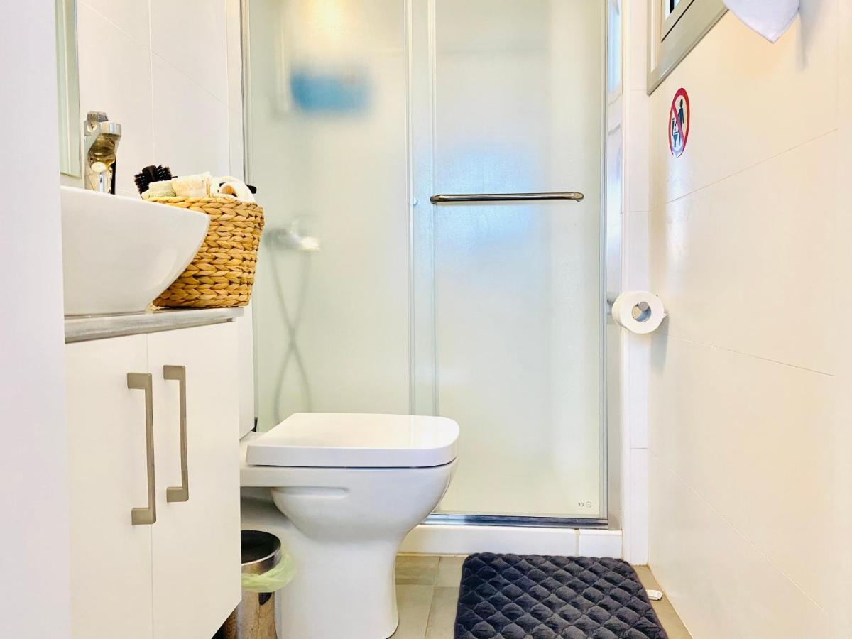 Panoramic Seaside Getaway, 2-Br Penthouse Lägenhet Larnaca Exteriör bild